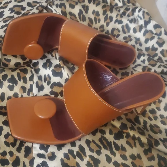 STAUD LUNA SQUARE TOE SANDALS IN TAN / BROWN WORN ONCE  WITH NO MAKES LOOK NEW. - Picture 2 of 5